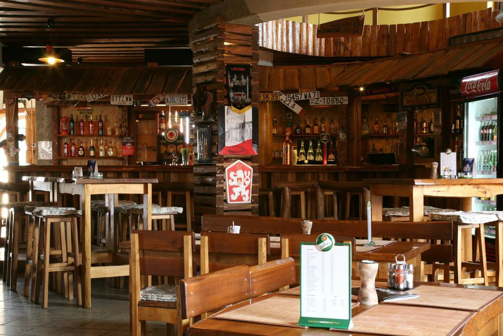 Guest House Meat Heads Pub Komárno Dış mekan fotoğraf