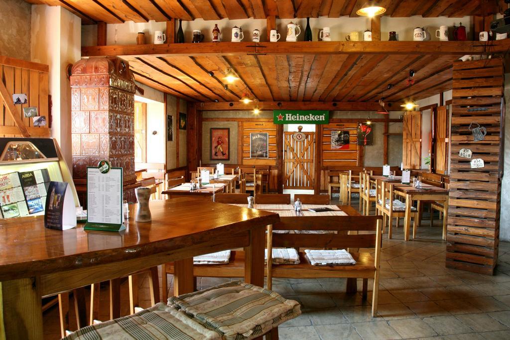 Guest House Meat Heads Pub Komárno Dış mekan fotoğraf